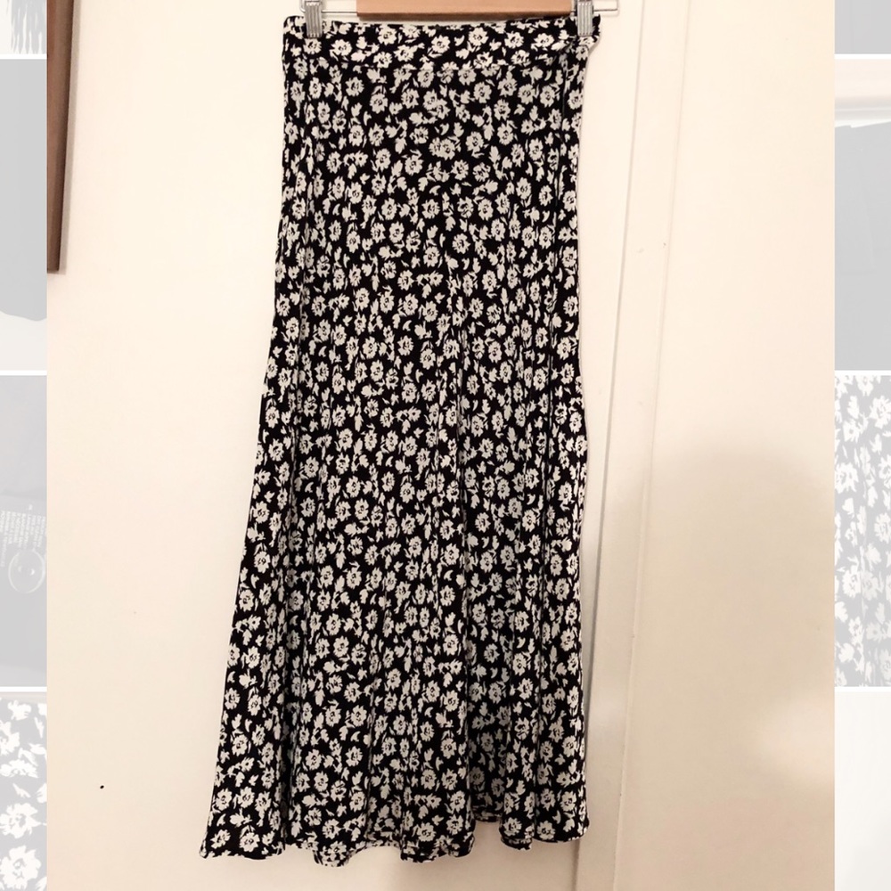 Zara maxi skirt- Size xs